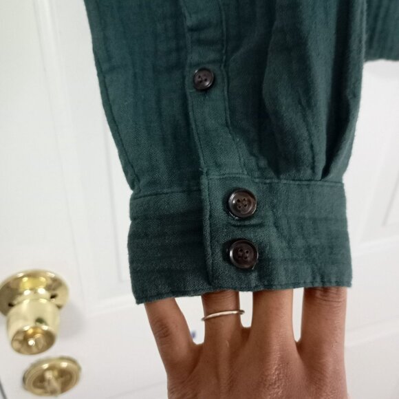 Madewell Blouse Womens Green Textured Long Sleeve V-Neck Button Details Size S - Picture 3 of 10